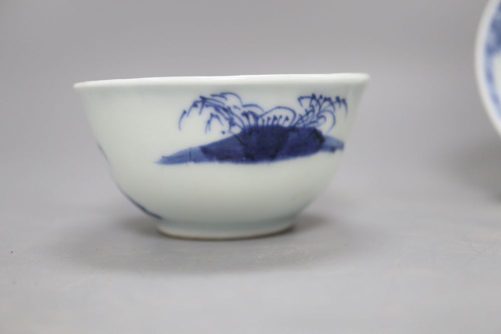 A Chinese blue and white Nanking cargo tea bowl and saucer, diameter 11.5cm